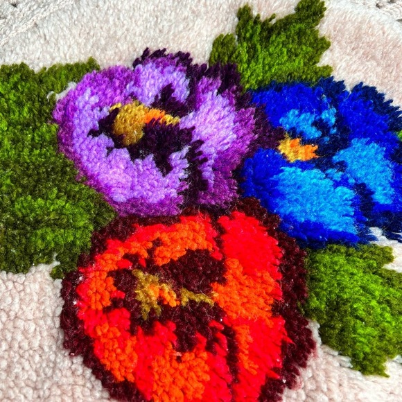 Vintage Floral Embroidered CottageCore Crochet Fringe Accent Rug Farmhouse - Picture 4 of 6